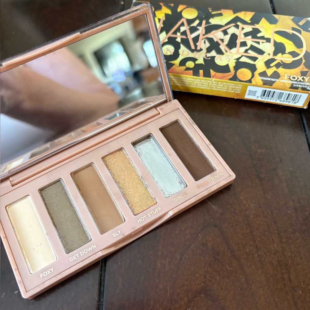 SPECIAL Urban Decay NAKED FOXY MINI EYESHADOW PALETTE. BNIB *missing color Disco